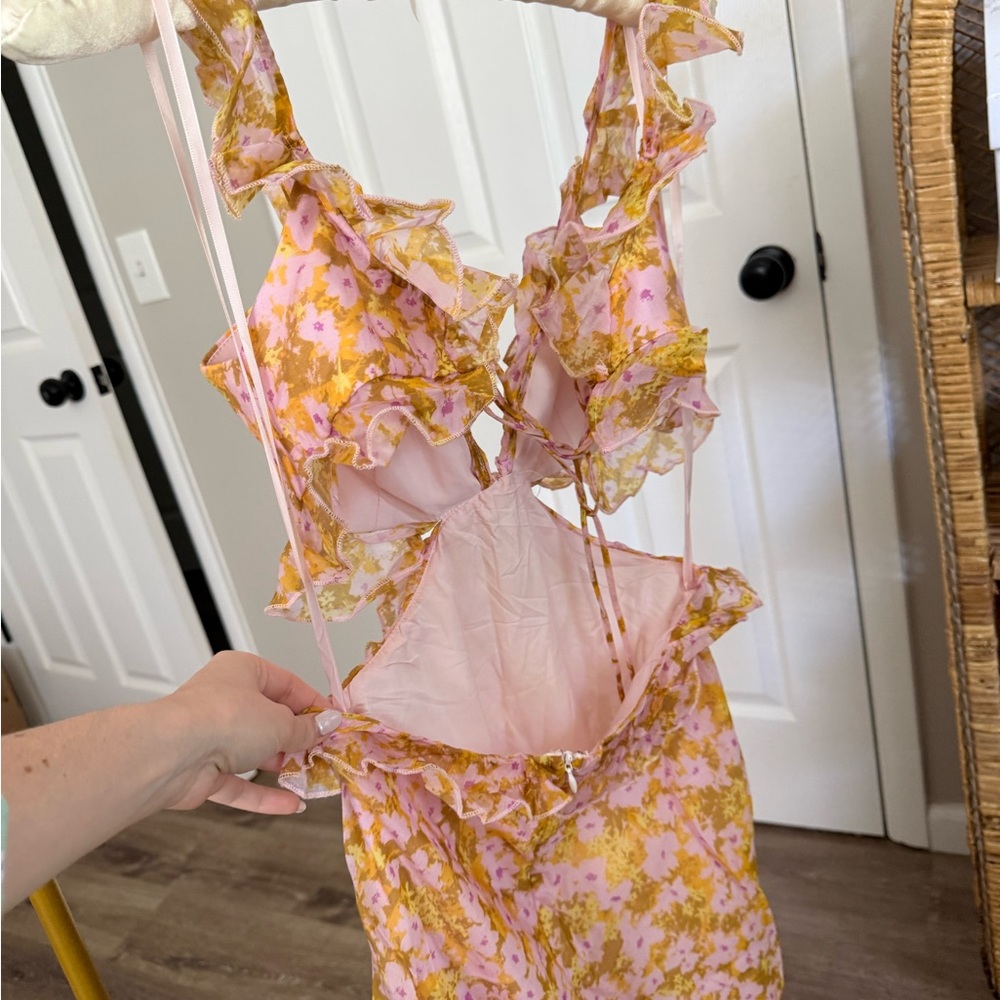 Selfie Leslie Maxi Dress - Picture 2 of 5